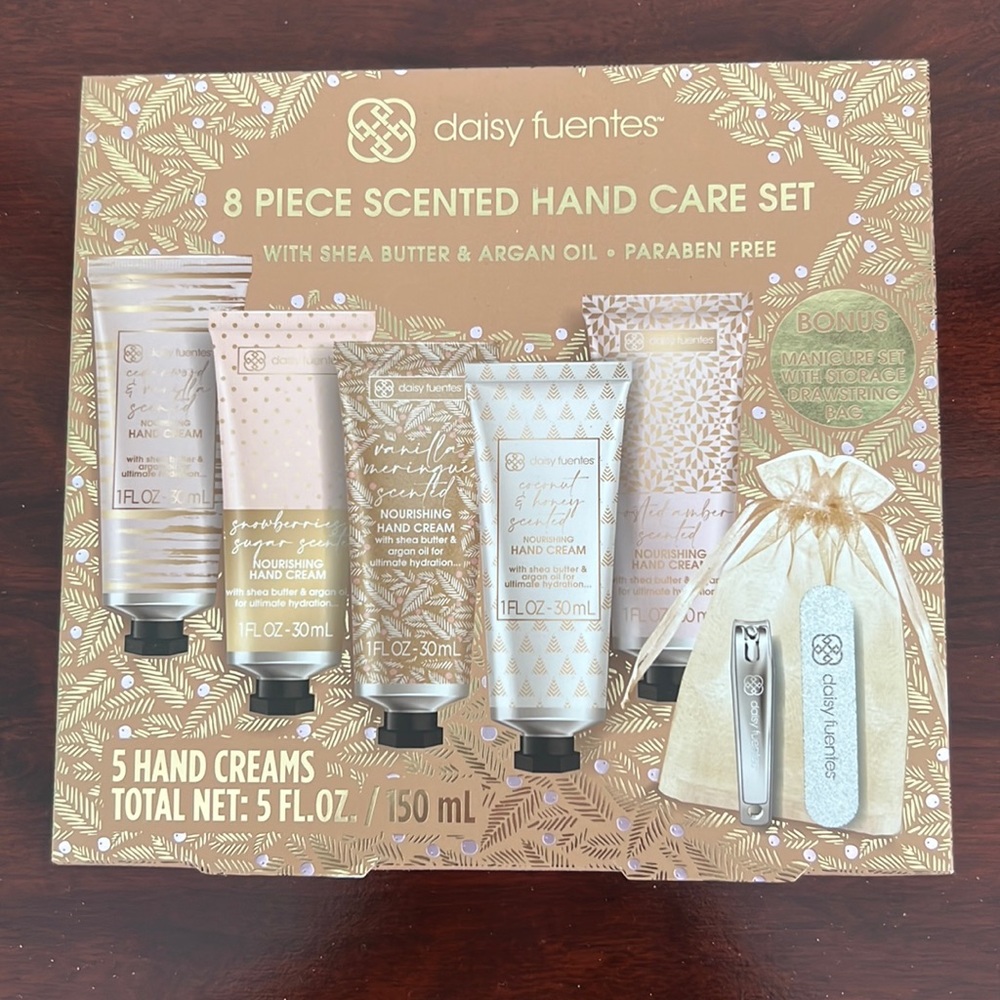 Daisy Fuentes 8pc Hand Care Set! NEW! 5 hand creams w/ bonus manicure set
